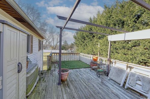 1596 Roosevelt Ave, Bohemia NY 11716-1407 exterior