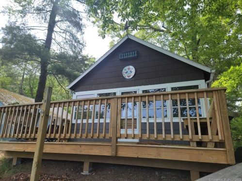 8 Arnold Ln, Killingly CT 06241-1515 exterior