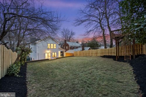 2706 Valley Dr, Alexandria VA  22302-2845 exterior