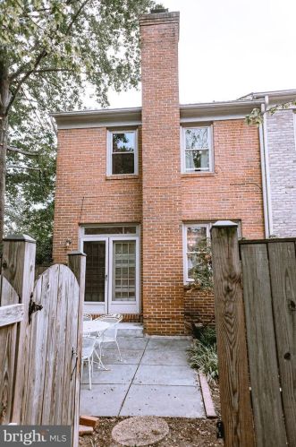 15301 Manor Village Ln, Rockville MD 20853-1820 exterior