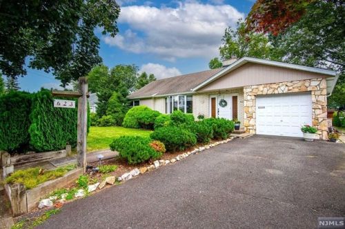 623 Mccarthy Dr, N Milford, NJ 07646-1028