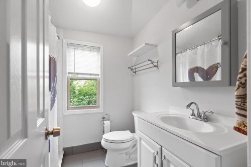 605 Catharine St, Philadelphia PA 19147-2909 exterior