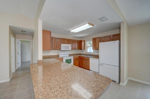 1198 Empire St, Fort Pierce FL 34983-2468 exterior