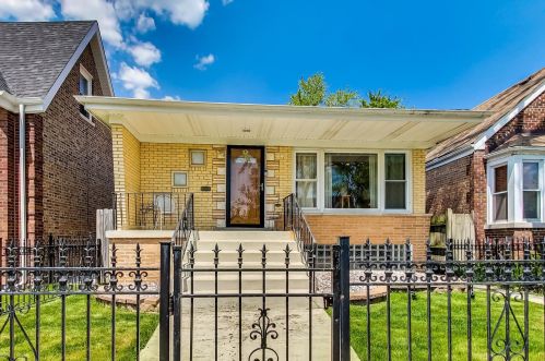 442 100th Pl, Chicago, IL 60628-1935