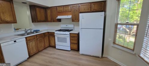 7453 Digby Grn, Alexandria VA  22315-5219 exterior