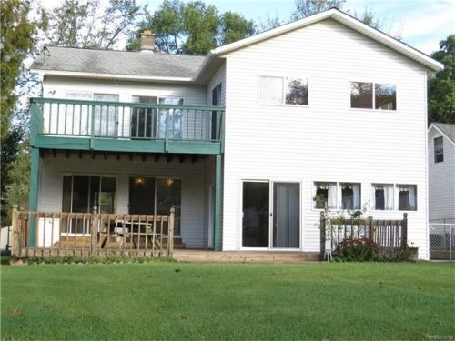 486 Glass Rd, Brandon MI  48462-8879 exterior