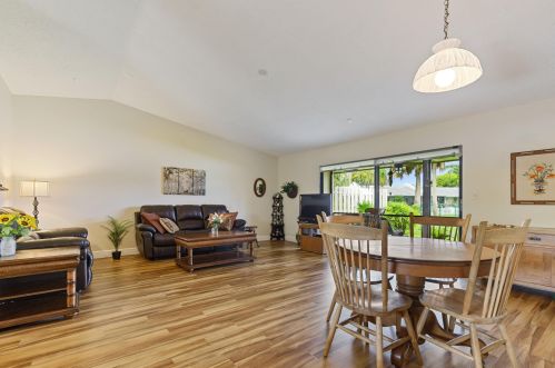 5 Mayfair Ln, Boynton Beach FL 33426-7717 exterior