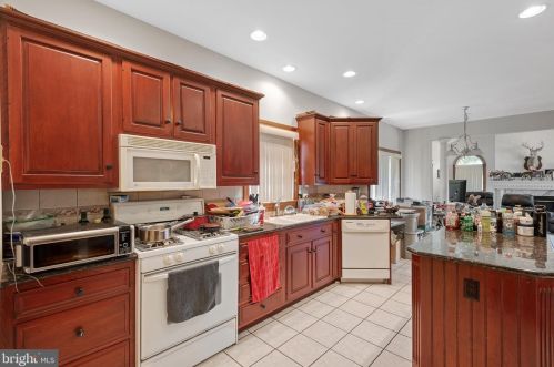 2091 Mallard Dr, Lancaster PA 17601-5457 exterior