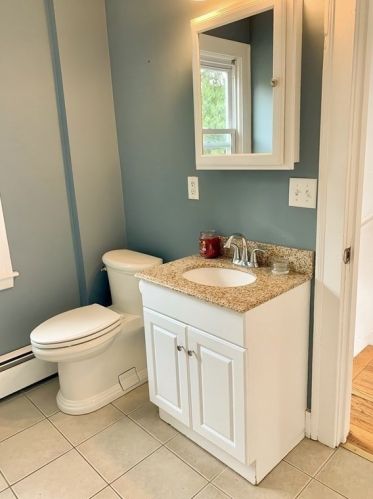 87 Lakevilla Ave, Springfield MA  01109-1405 exterior