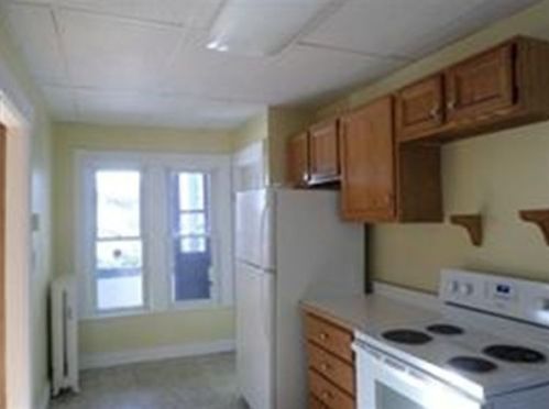 32 Burncoat St, Worcester MA 01605-1814 exterior