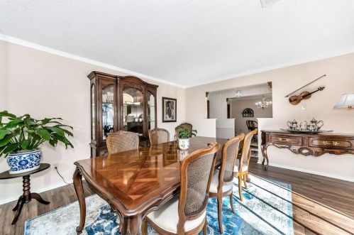 1909 Grn Oaks Dr, Irving TX 75061-2138 exterior