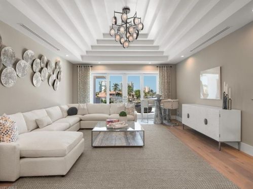 3841 Crayton Rd, Naples FL 34103-3528 exterior