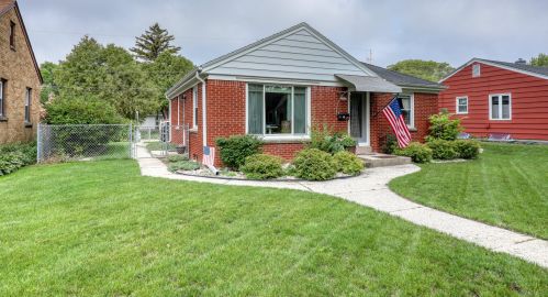 2743 88th St, Milwaukee, WI 53222-4645