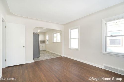 1533 Tamarack Ave, Grand Rapids MI 49504-3040 exterior