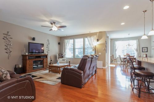 719 Pleasant Dr, Joliet IL 60403-2039 exterior