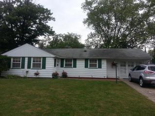 377 Florida Ave, Aurora, IL 60506-2330