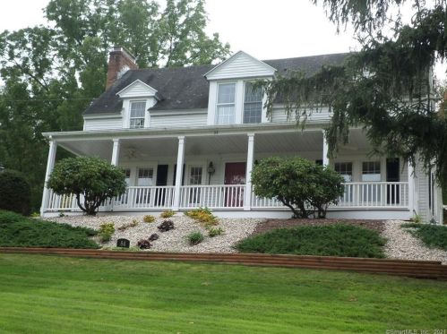 84 Hackmatack St, Manchester, CT 06040-6508