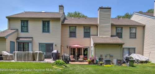 1 Amherst Ct, East Freehold NJ 07728-3904 exterior