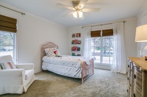 142 Classen Dr, Dallas TX 75218-1720 exterior