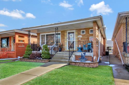 10517 Avenue, Chicago, IL 60617-6314