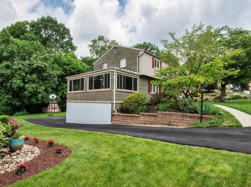 610 Harborview Dr, Pittsburgh, PA 15239-2822