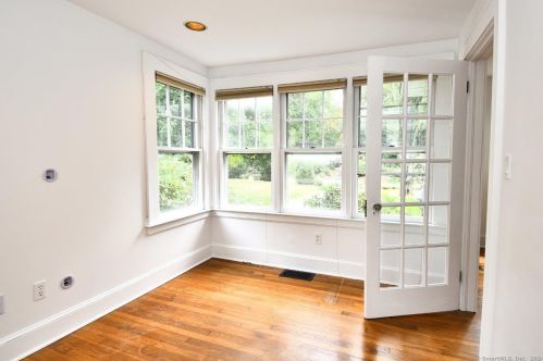 113 Kings Hwy, Westport CT  06880-4718 exterior