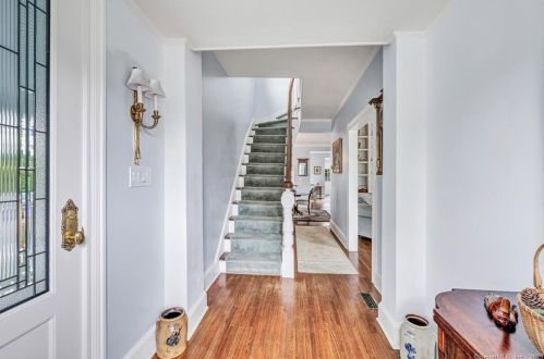 6 Crockett St, Norwalk CT 06853-1611 exterior