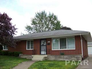 1104 Coolidge Ave, Pekin, IL 61554-1726