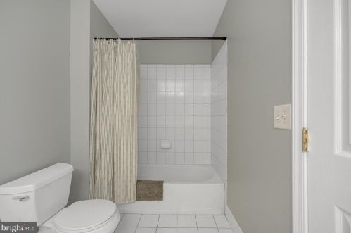 5 Cobblestone Ct, Columbus NJ 08022-1969 exterior