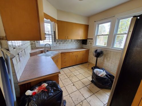 13822 Atlantic Ave, Chicago IL  60827-1905 exterior