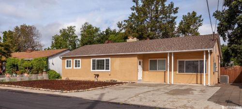 1451 Apple Dr, Concord, CA 94518-3102