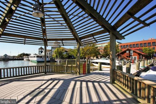 2050 Jamieson Ave, Alexandria VA  22314-6824 exterior