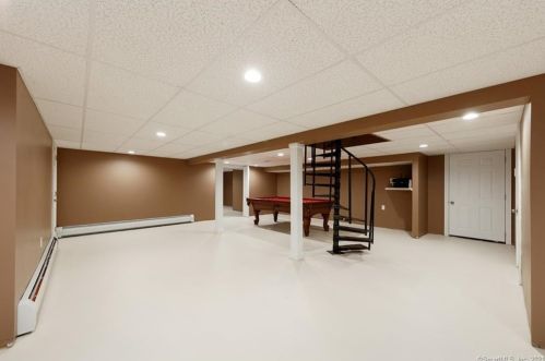 27 Seagrave St, Killingly CT 06239-4129 exterior