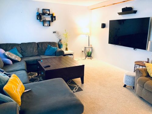 1381 Irving Cir, Manitowoc, WI 54220-1638