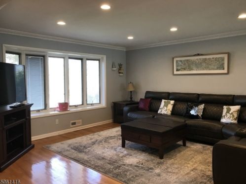 15 Blackstone Dr, Livingston NJ  07039-1823 exterior