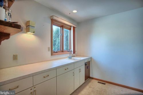 409 Dart Dr, Hanover PA 17331-1327 exterior