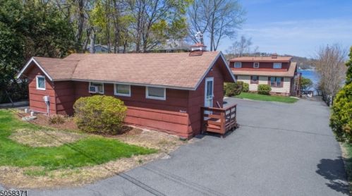 13 Pt Pleasant Rd, Hopatcong NJ 07843-1323 exterior