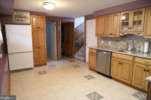 12 Falmouth Rd, Trenton, NJ 08620-1516