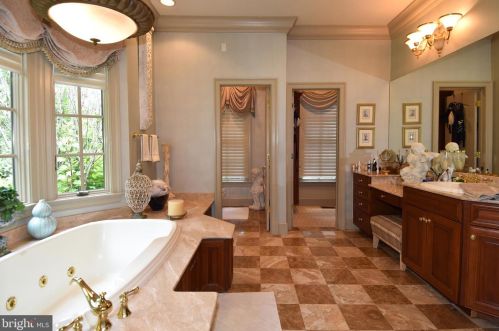 11300 Glen Rd, Rockville MD 20854-1849 exterior