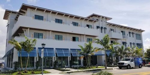 101 8th St, Naples FL 34117-9350 exterior