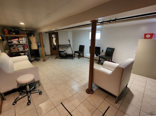 139 Buscher Ave, Valley Stream NY 11580-5204 exterior