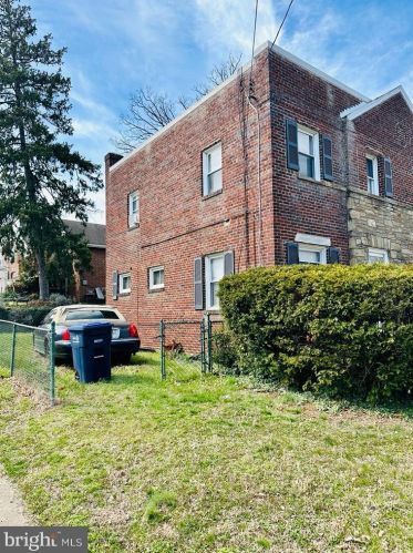 121 Trenton Pl, Washington, DC 20032-1553