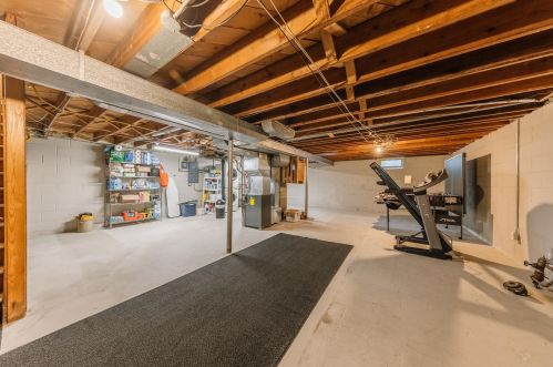 7535 Seneca Rd, Milwaukee WI 53217-3142 exterior