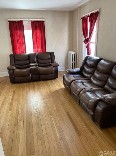 21 Baldwin St, New Brunswick, NJ 08901-2828