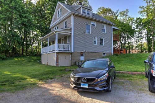 220 New Hvn Ave, Milford CT 06460-6647 exterior