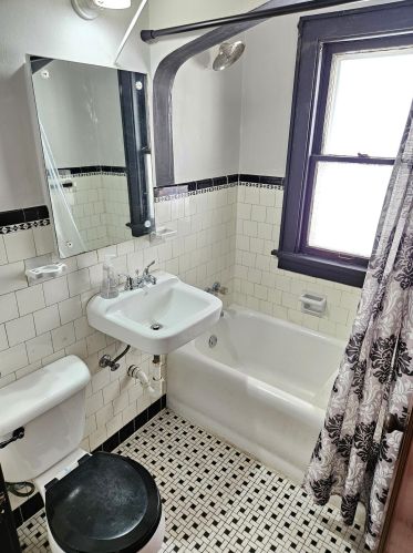 3026 15 St, Milwaukee WI 53215-3715 exterior