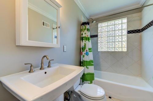 25 Stoneleigh Towers, Saint Louis MO 63132-3716 exterior