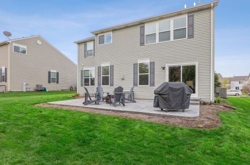 171 Regal Dr, Bull Valley, IL 60014-6232