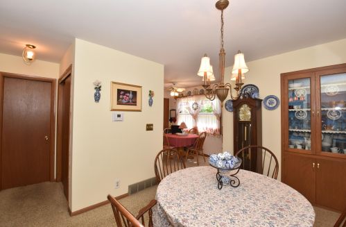 4937 Colonial Ct, Milwaukee WI exterior