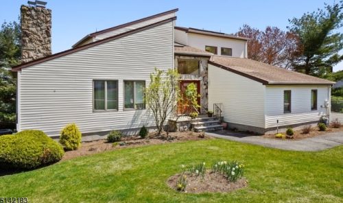 38 Metro Vista Dr, Paterson, NJ 07506-3426